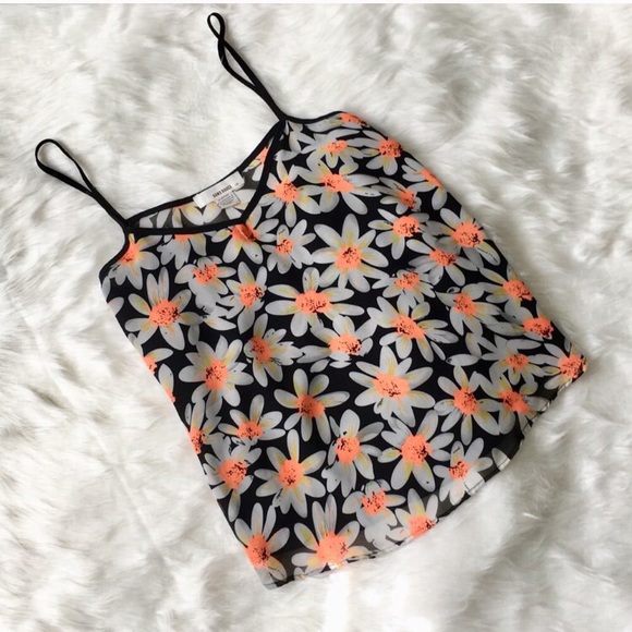 Sans Souci Tops - • FREE! Daisy Spaghetti Strap Tank •